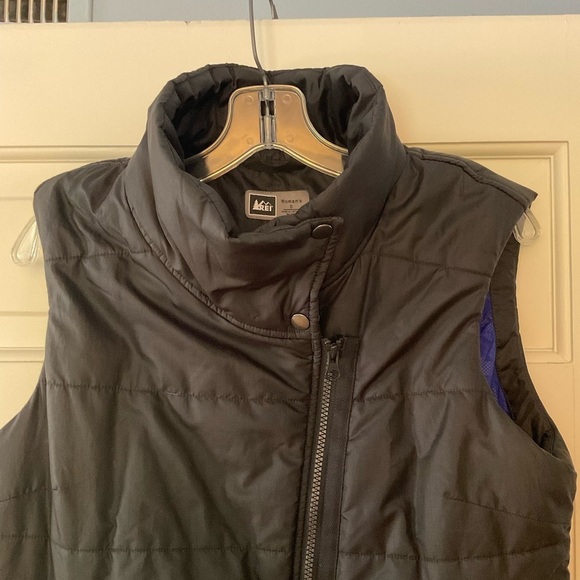 REI Insulated Puffer Vest Black Zip Front Women’s Size S Outdoor Hiking Camping - Picture 2 of 8